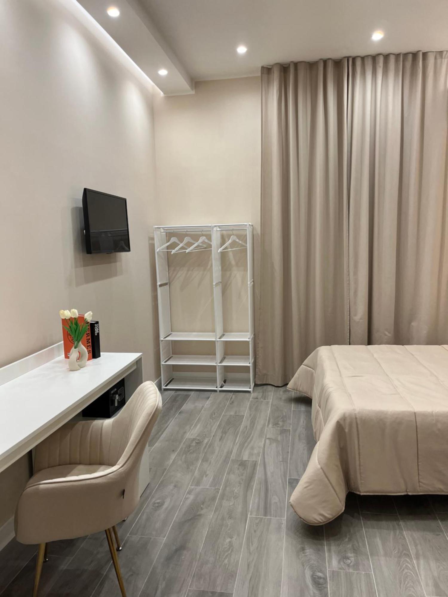 Cloes Rooms Napoli Екстер'єр фото